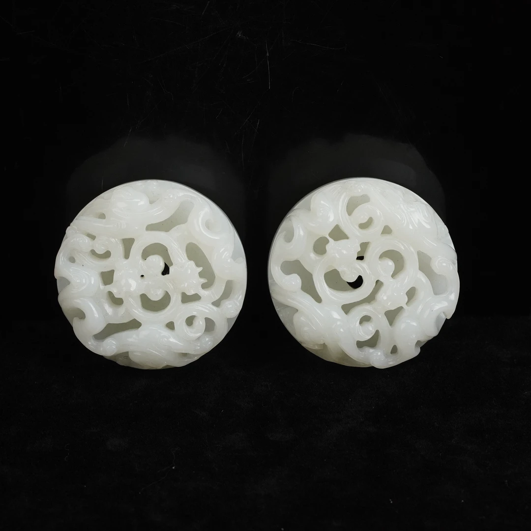 【十九世纪】白玉螭龙纹玉壁一对（单个高2cm直径6cm重220g）