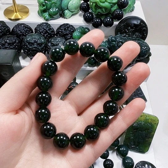 蛇纹石玉颈饰合金虎*
