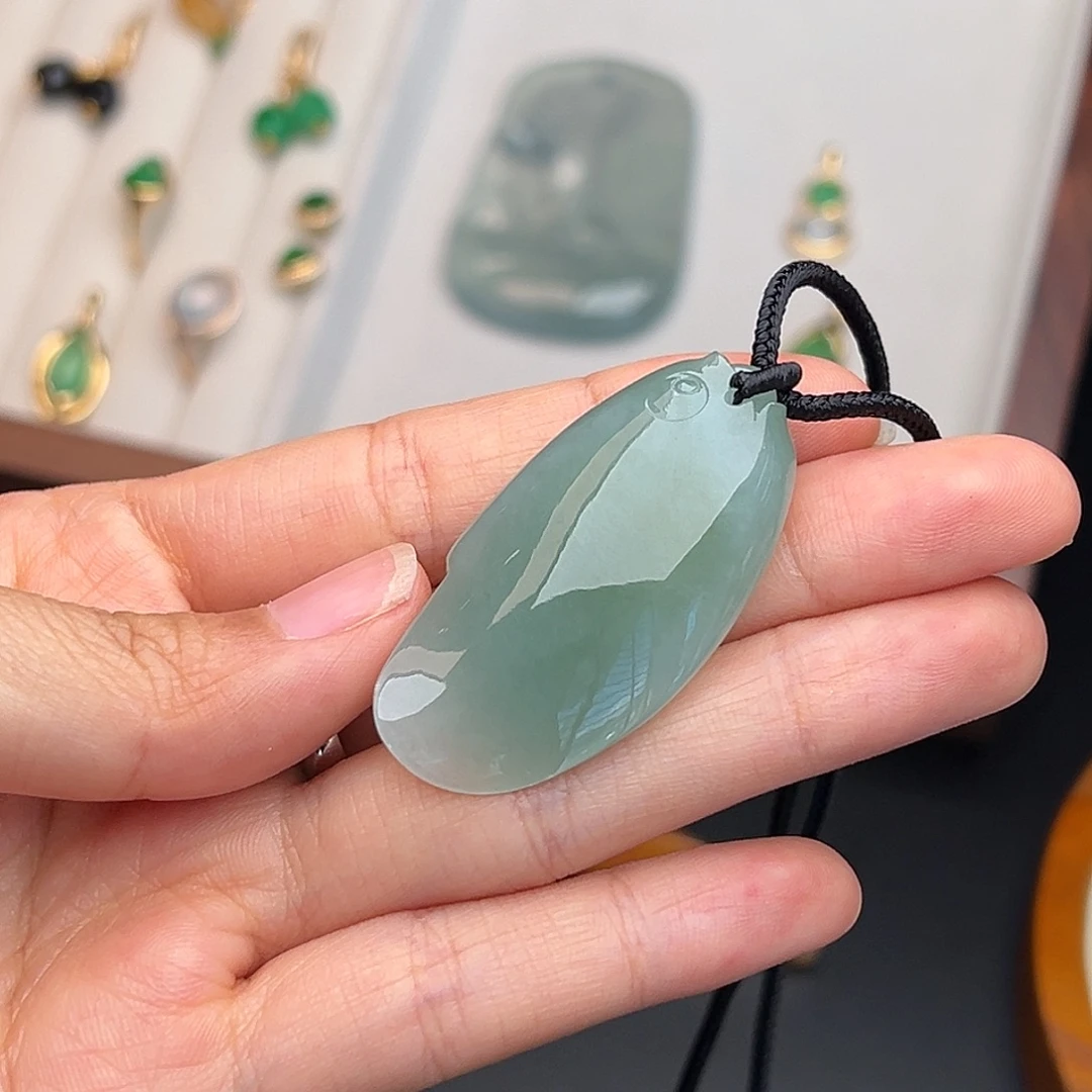 颈饰未镶嵌翡翠