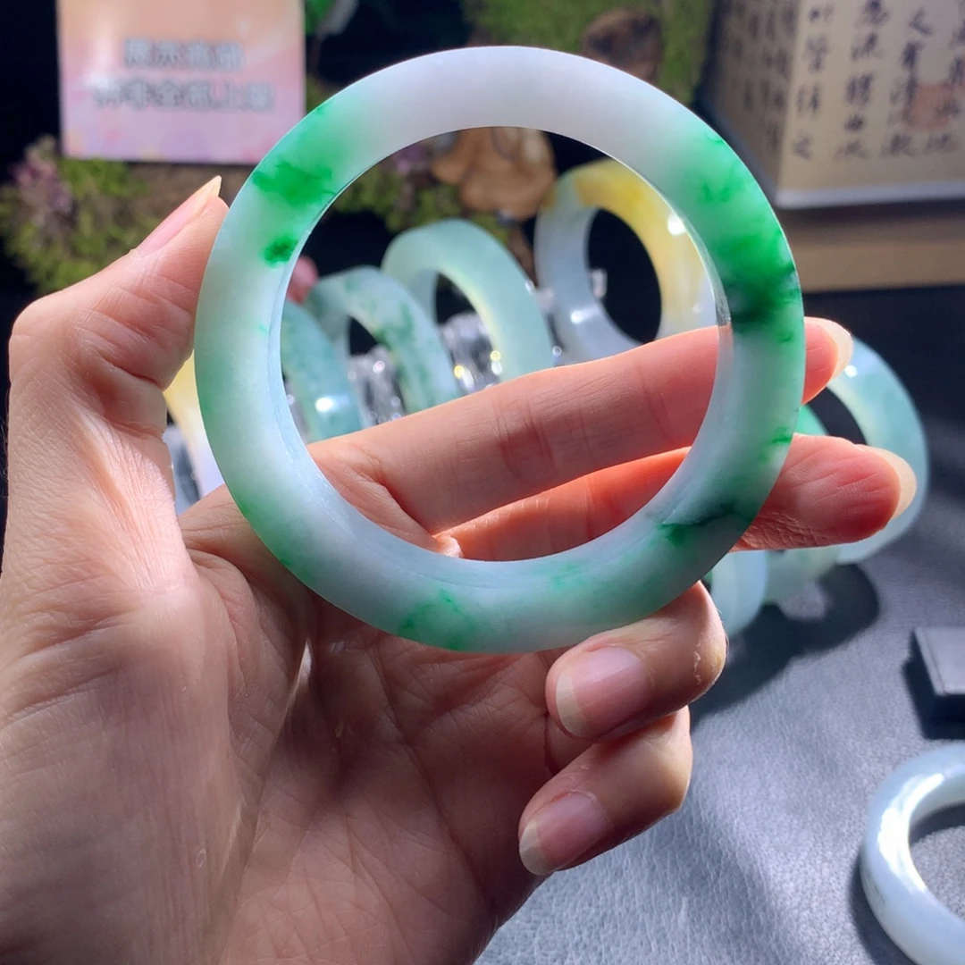 定制翡翠未镶嵌手镯