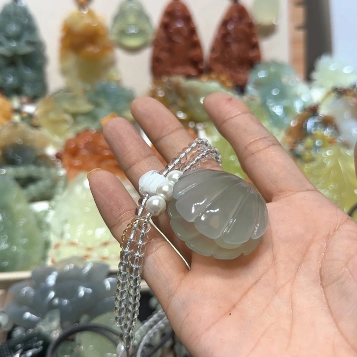 蛇纹石玉未镶嵌吊坠玉**神