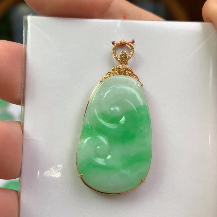 翡翠18K金镶嵌颈饰翡翠吊坠