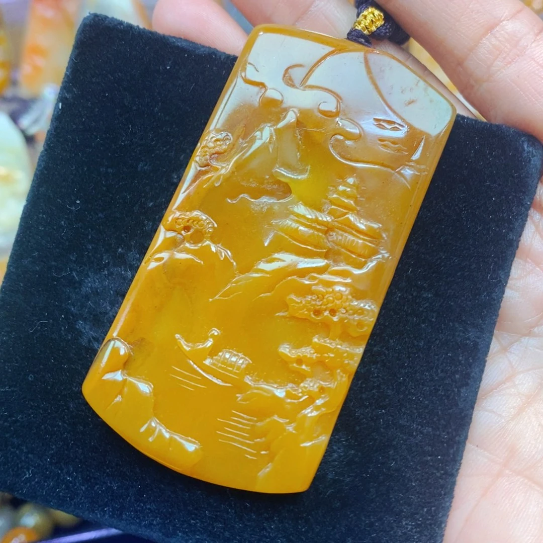 未镶嵌石英质玉（黄龙玉）颈饰