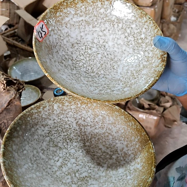 摆件盘子碗茶壶啥都有