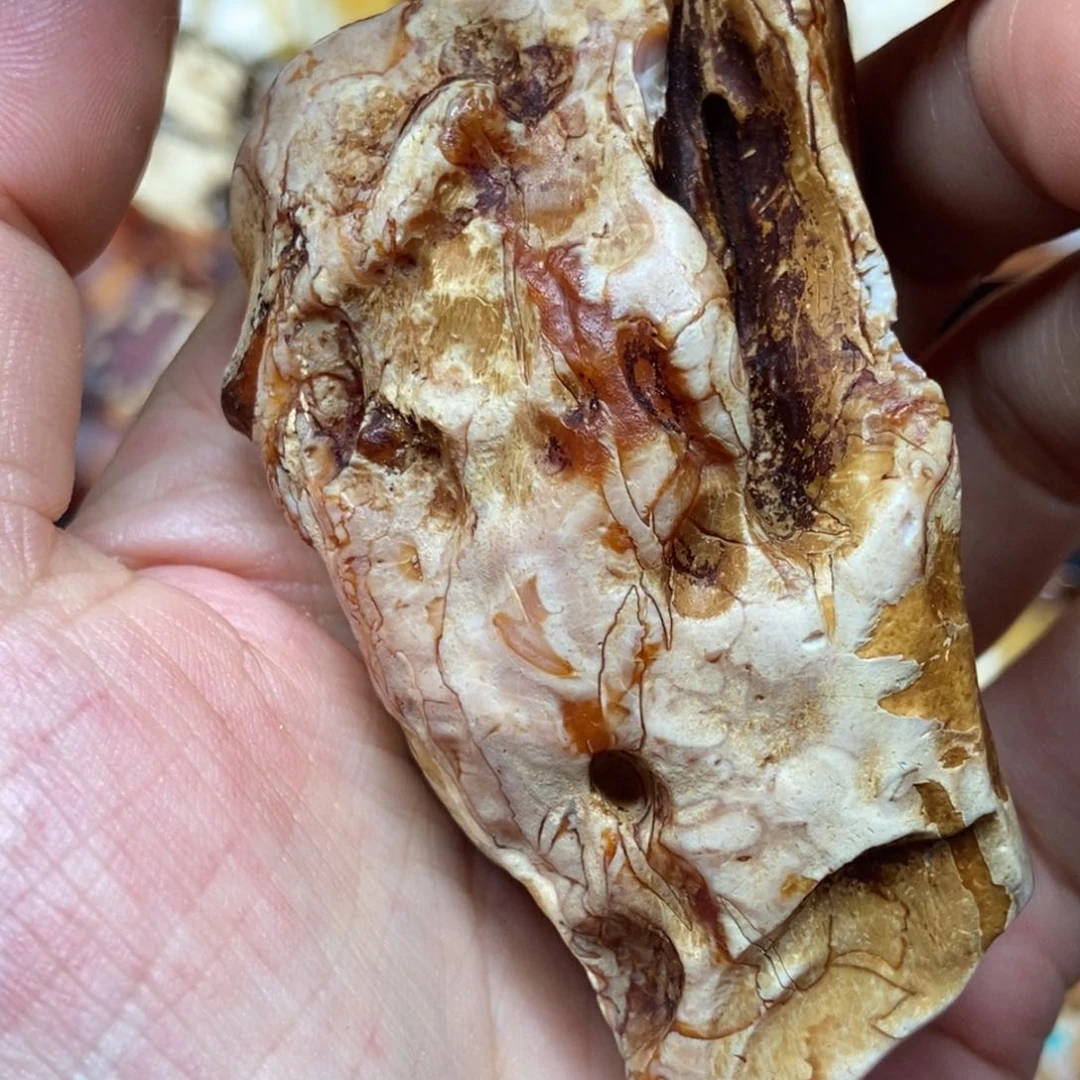 在***界定制琥珀未镶嵌定制