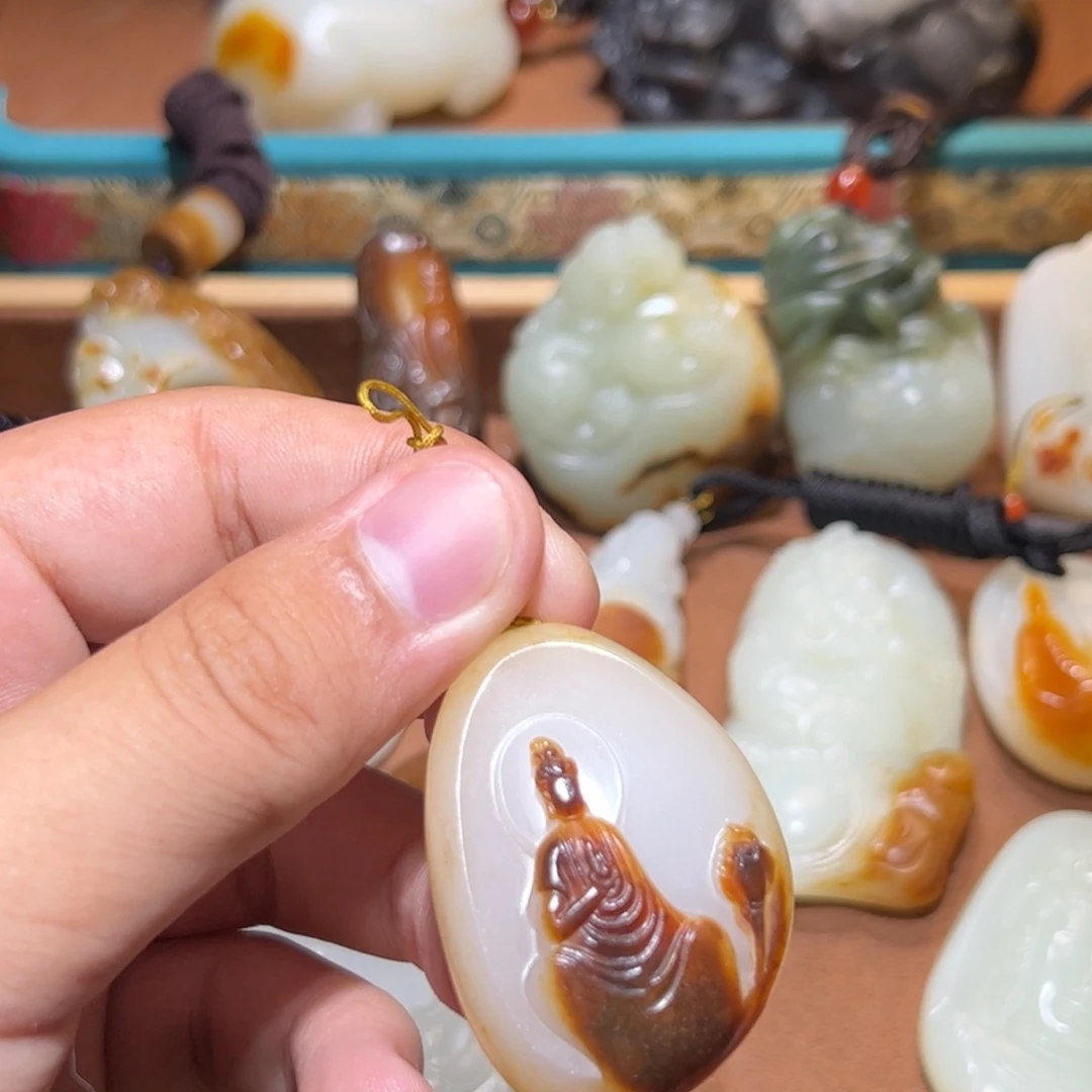 飞***彩和田玉未镶嵌挂件