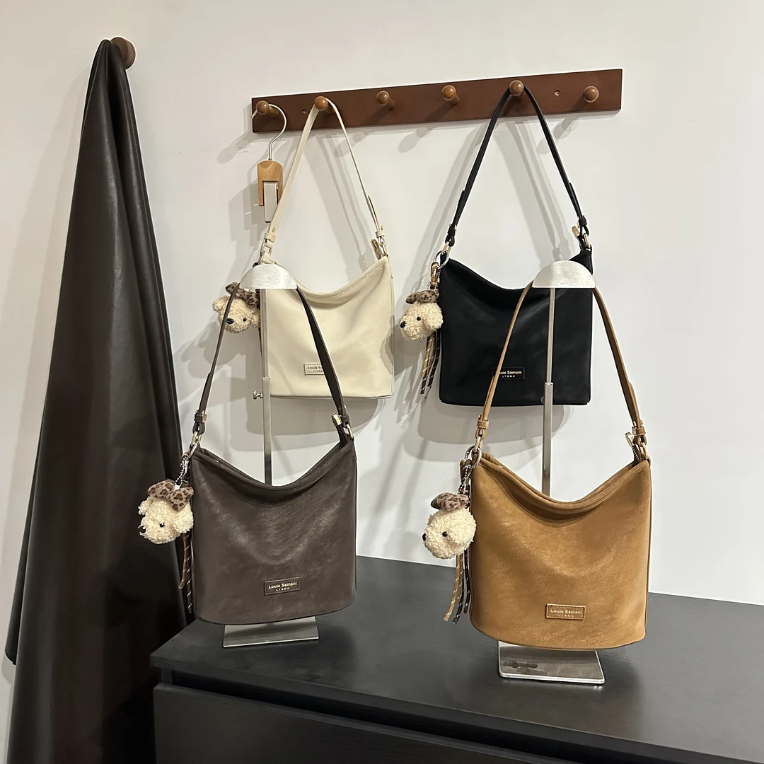 2025秋冬新款时尚百搭单肩斜挎炫彩擦色多隔层水桶女包 JM 6010