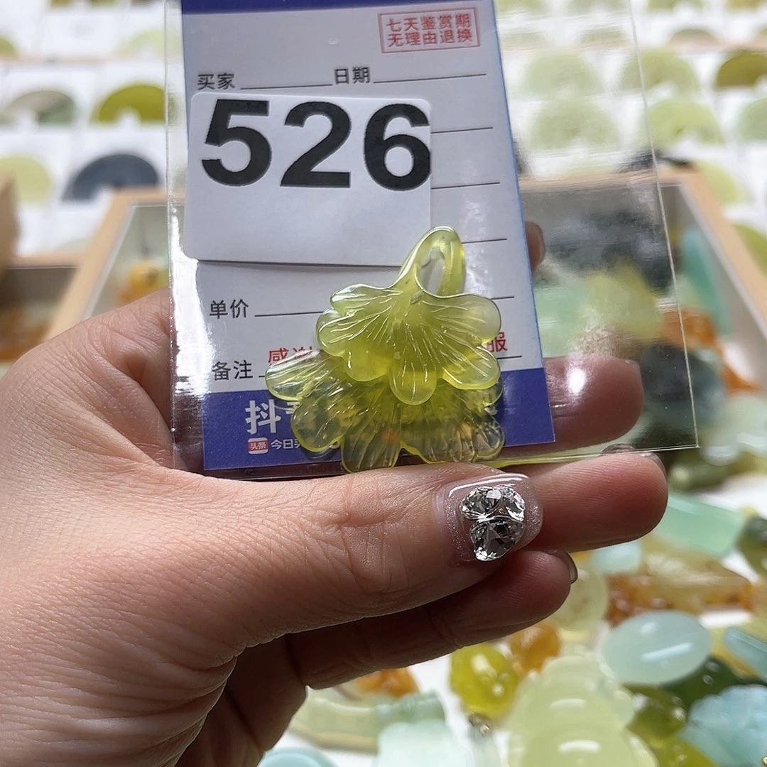 透闪石-蛇纹石玉颈饰未镶嵌糖*?