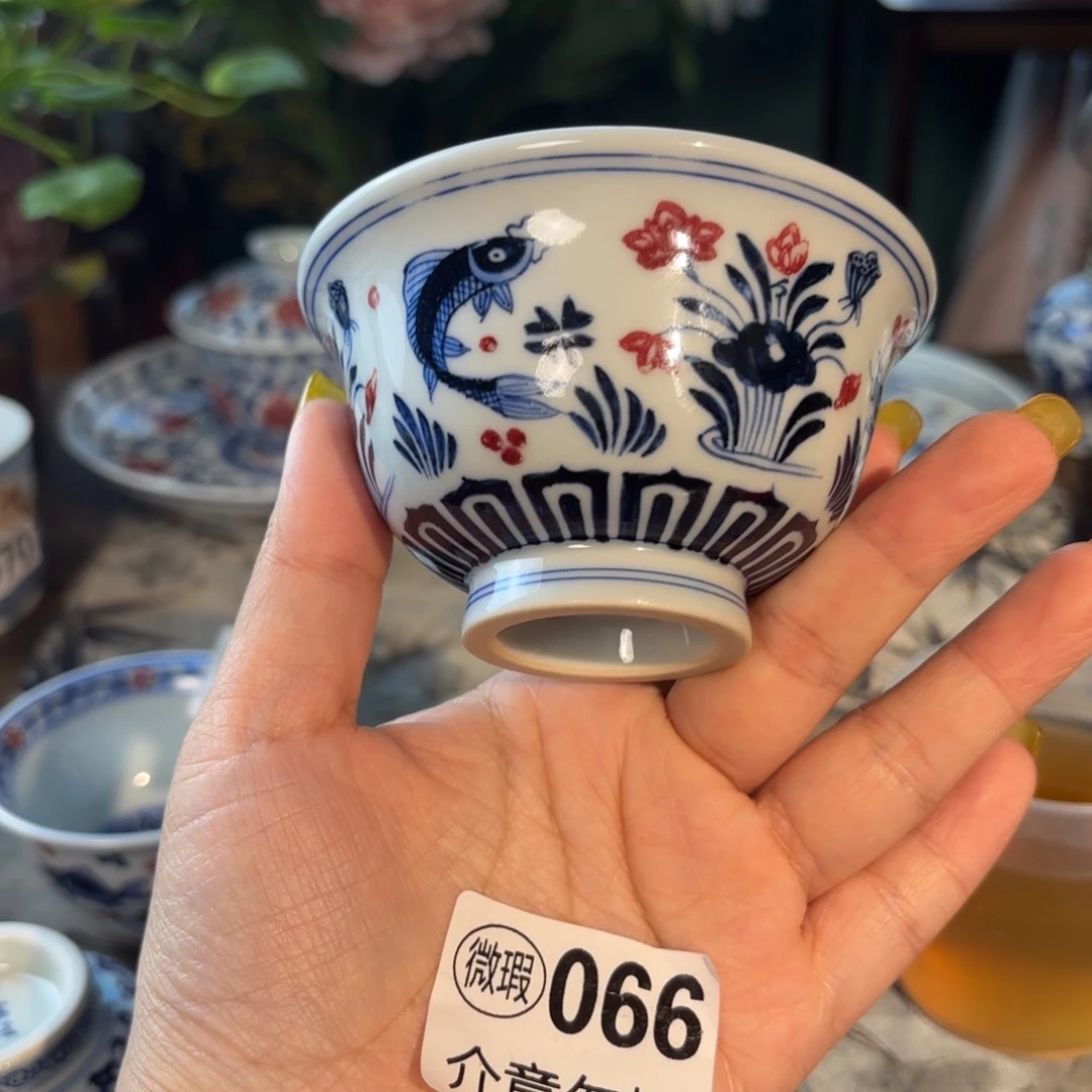 瓷青花手绘大压手鱼藻杯杯