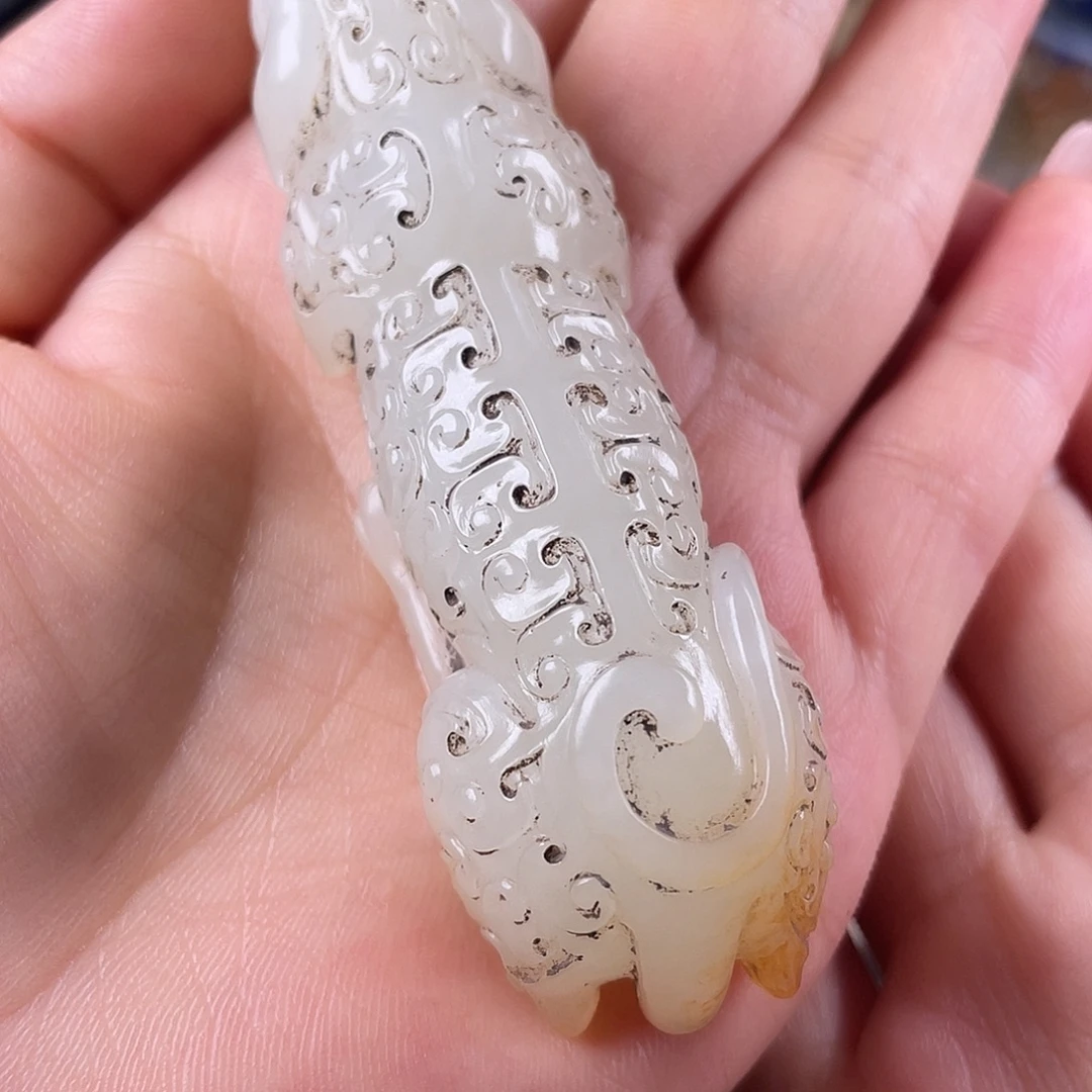 伍***月颈饰未镶嵌和田玉（糖玉）