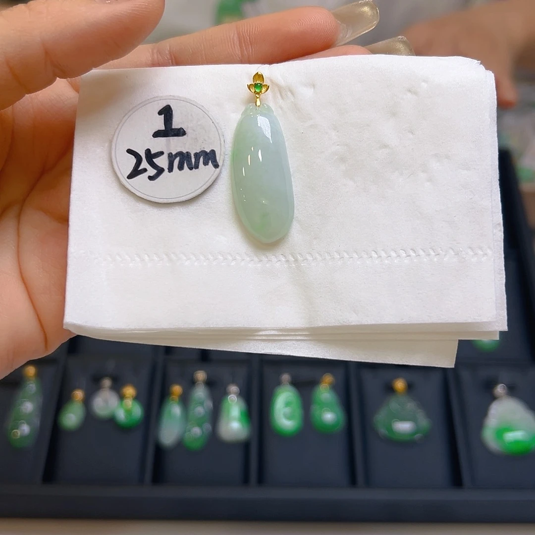 翡翠颈饰18K金镶嵌翡翠