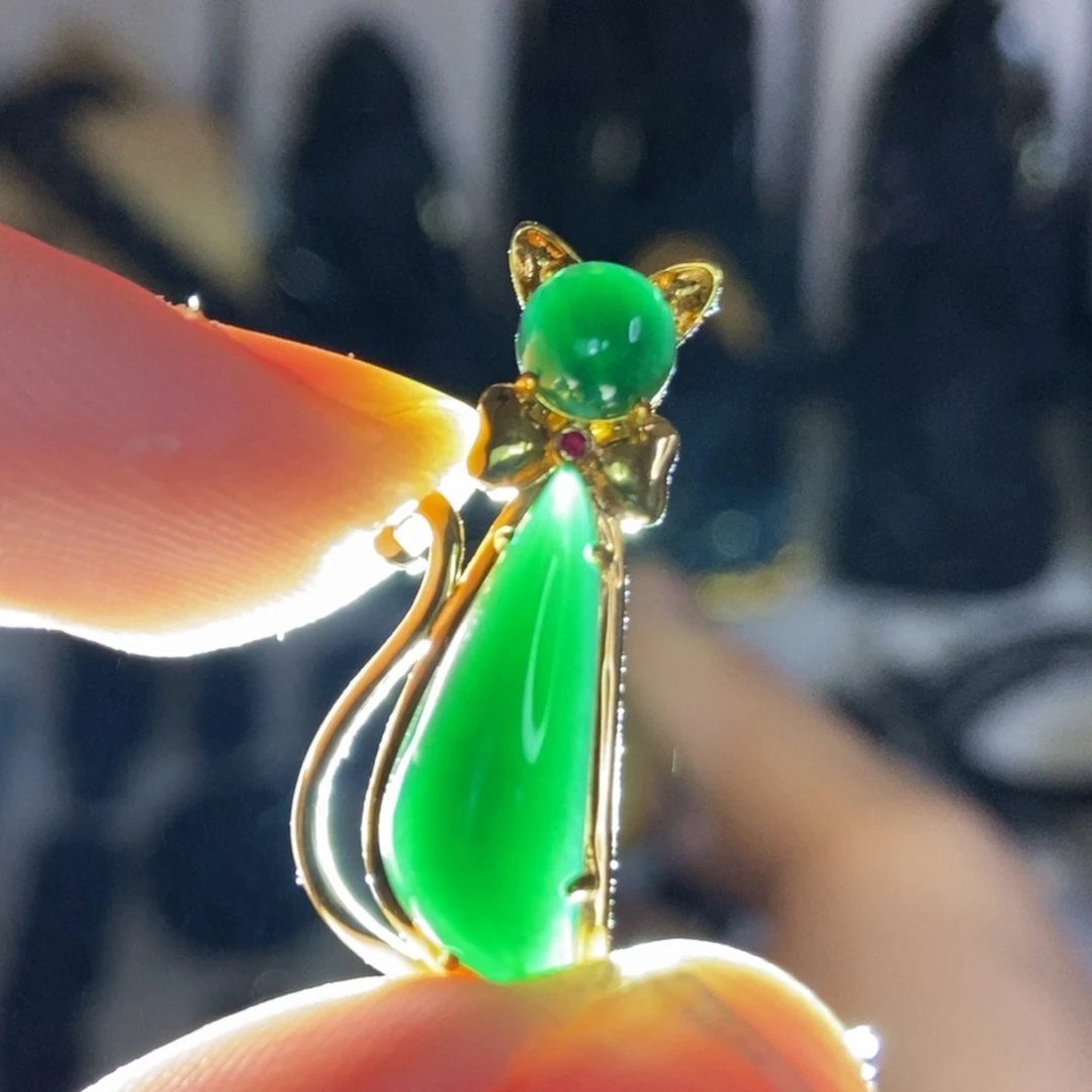 颈饰18K金镶嵌翡翠缅甸A货墨翠高冰种小猫吊坠