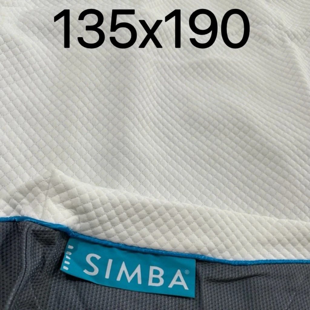 《辉岳》约135x190 SIM床垫保护套 发一个