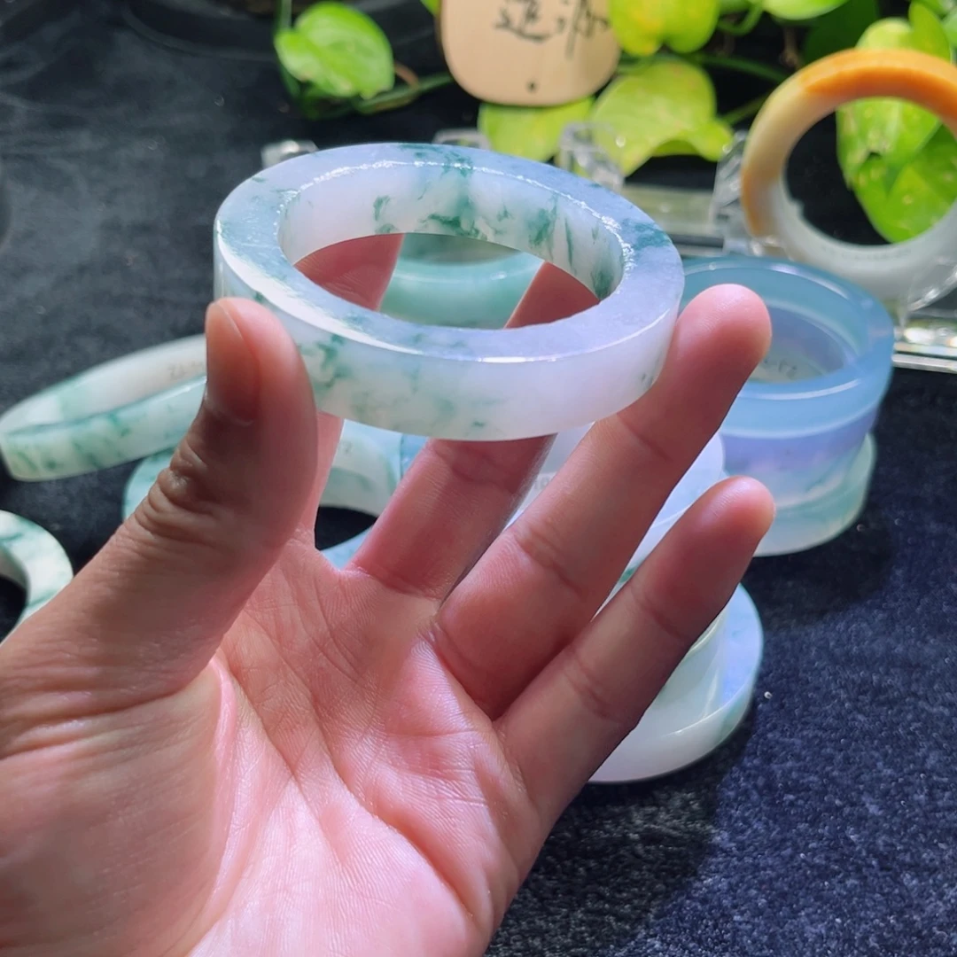L***莎定制翡翠未镶嵌翡翠手镯