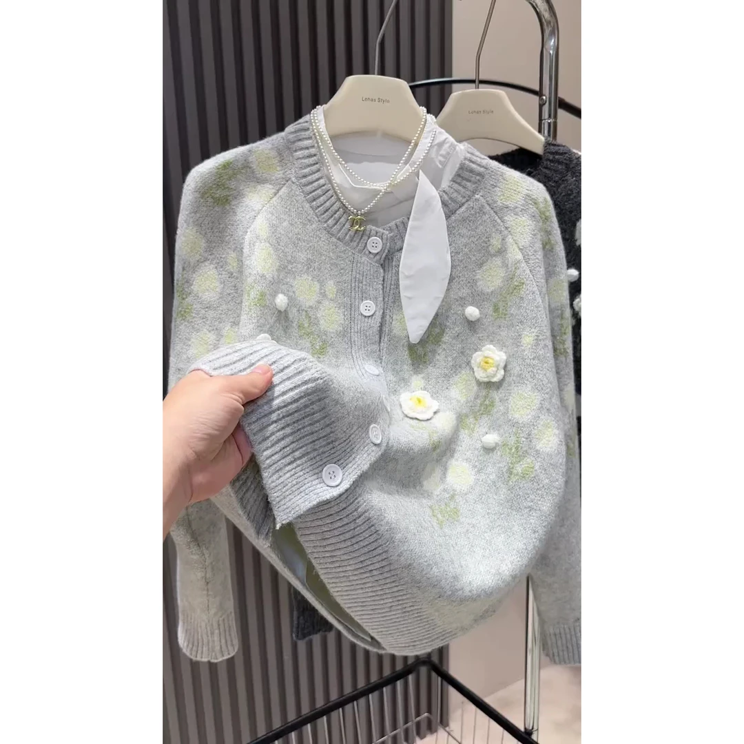 韩系温柔立体花软糯厚款毛衣开衫