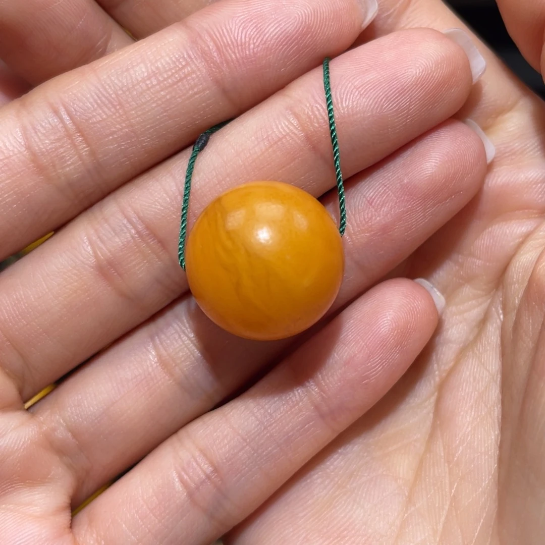 【闪购商品】琥珀裸石未镶嵌平**淡珠子