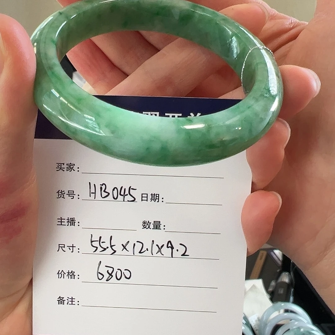 翡翠手镯未镶嵌天然翡翠