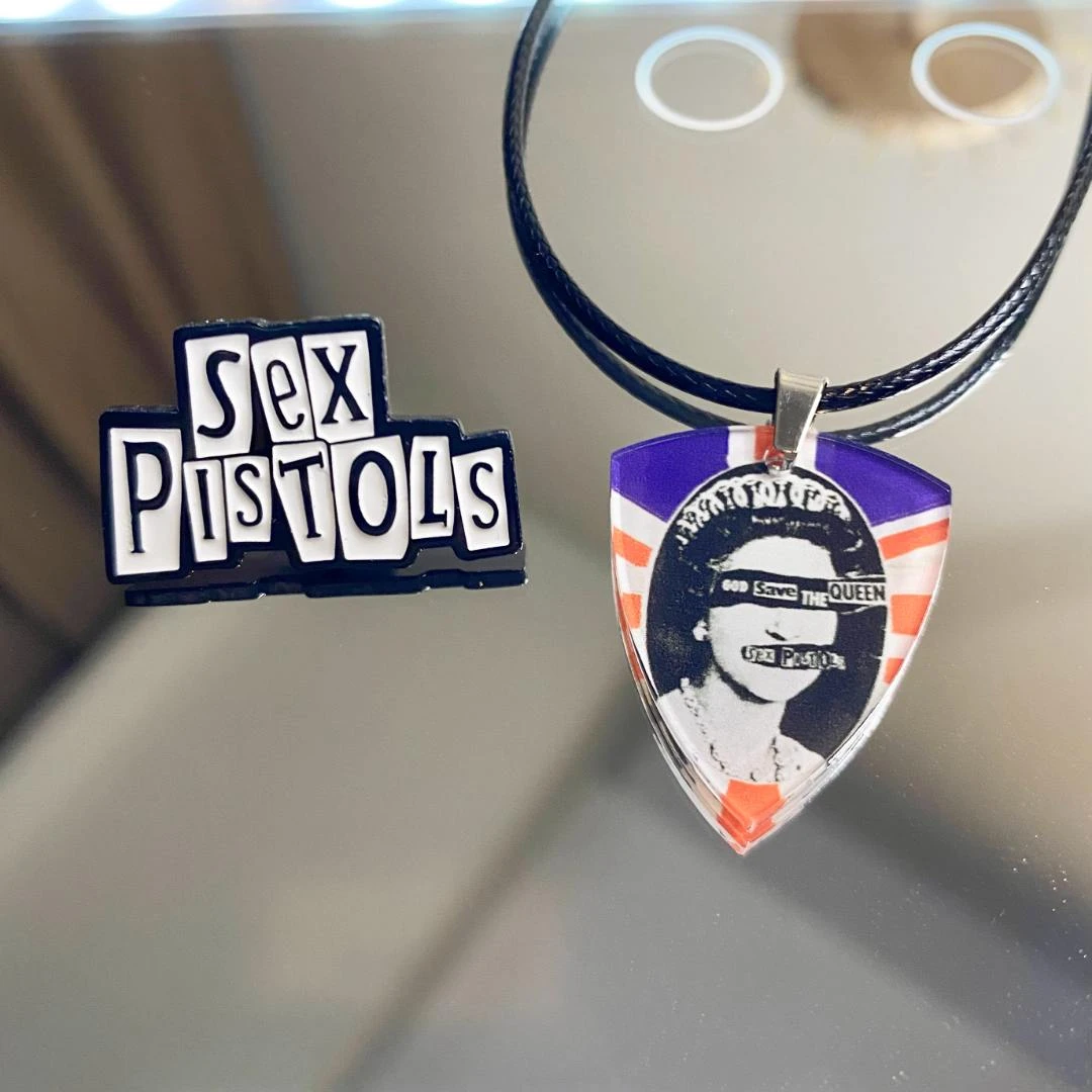 Sex Pistols性手枪乐队专辑周边配饰摇滚项链吉他拨片徽章胸针