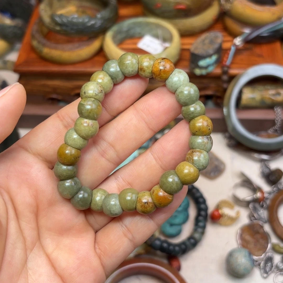 岫岩河磨玉（透闪石质玉）未镶嵌颈饰时****梢