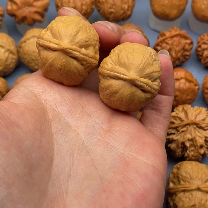 文玩核桃把件钢蛋