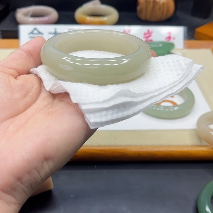 未镶嵌手镯石英质玉南****娟