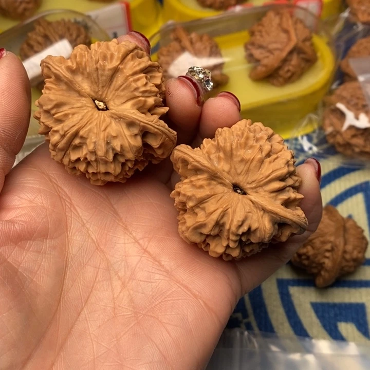 给***馕吊坠桃核官帽核桃