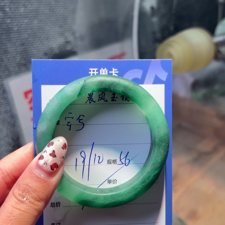 宇***乐石英质玉未镶嵌手镯