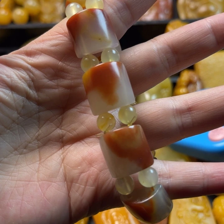 志***勇石英质玉未镶嵌颈饰