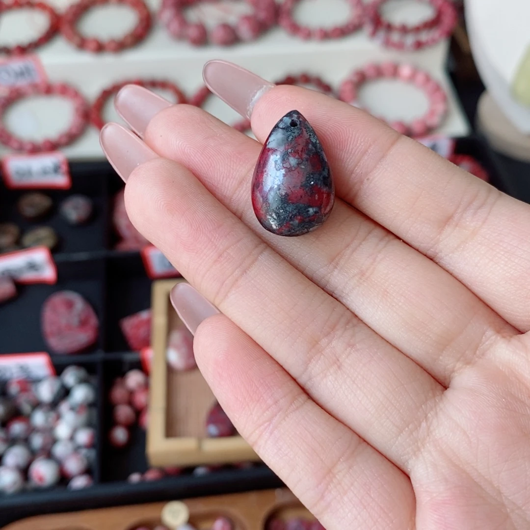 木***妖天然辰砂原矿水滴吊坠