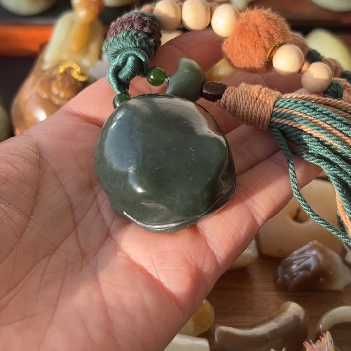 颈饰未镶嵌和田玉