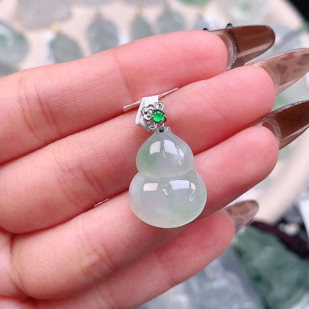 翡翠颈饰18K金镶嵌飘绿葫芦25.5、19.5、15、5.7