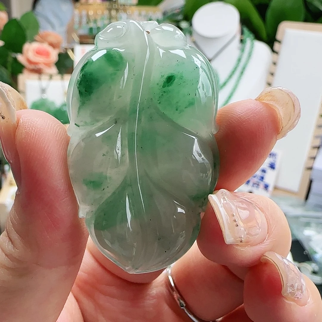 石英质玉（非洲翠）未镶嵌颈饰