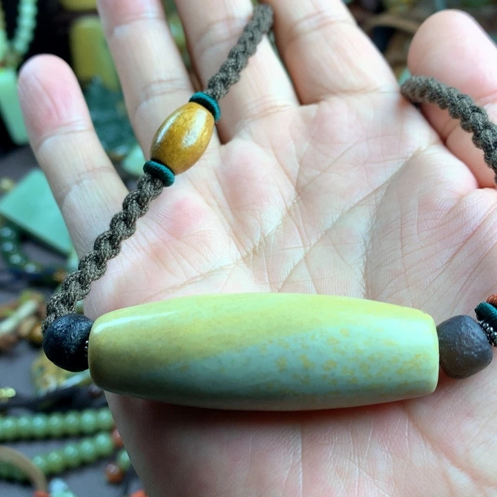 吊坠(赠链)未镶嵌岫岩河磨玉（透闪石质玉）