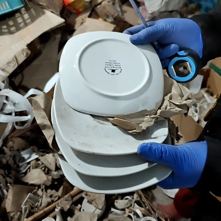 摆件盘子碗茶壶啥都有