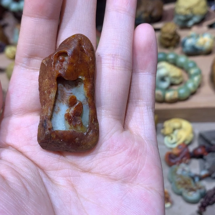 未镶嵌岫岩河磨玉（透闪石质玉）挂件