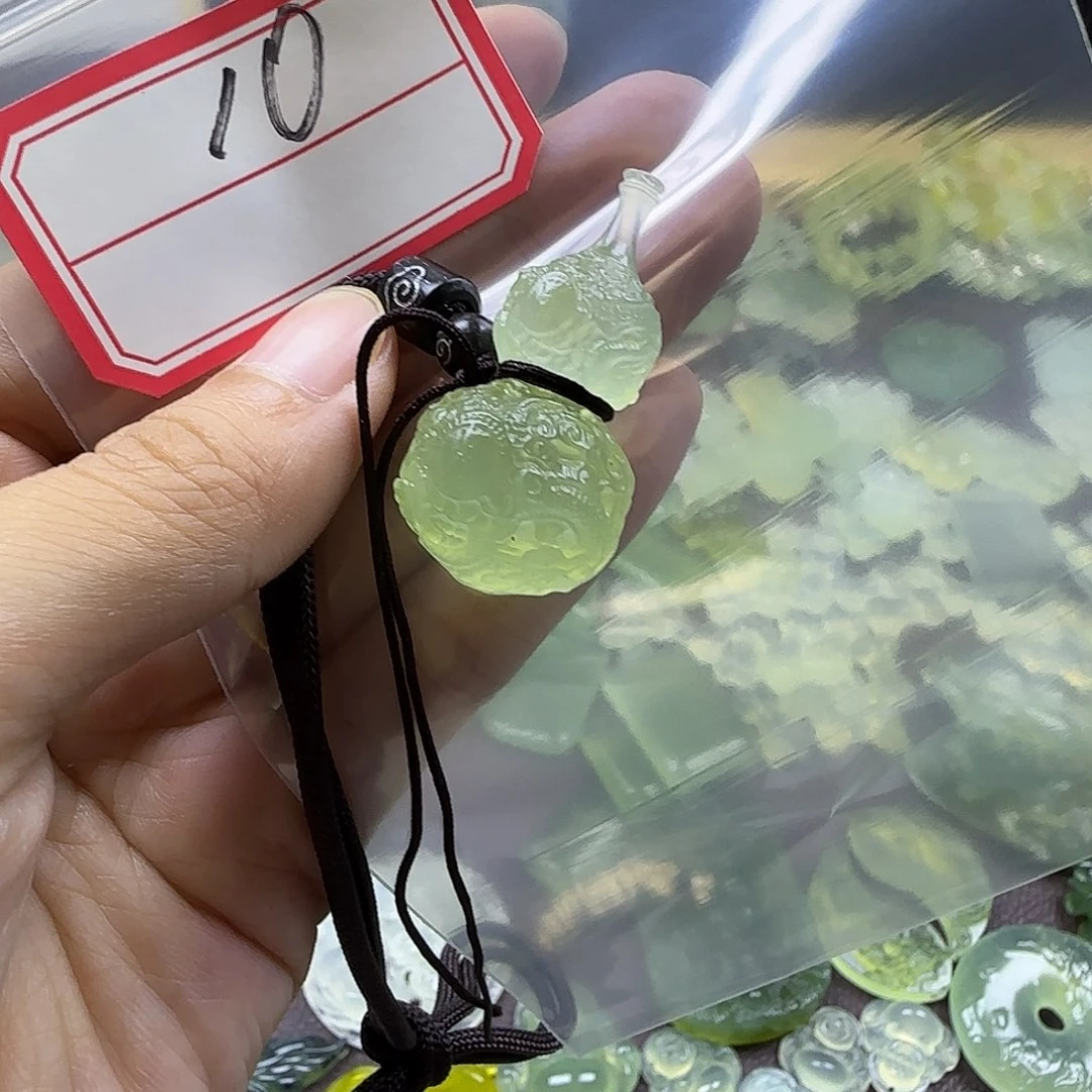 仁***静蛇纹石玉未镶嵌颈饰