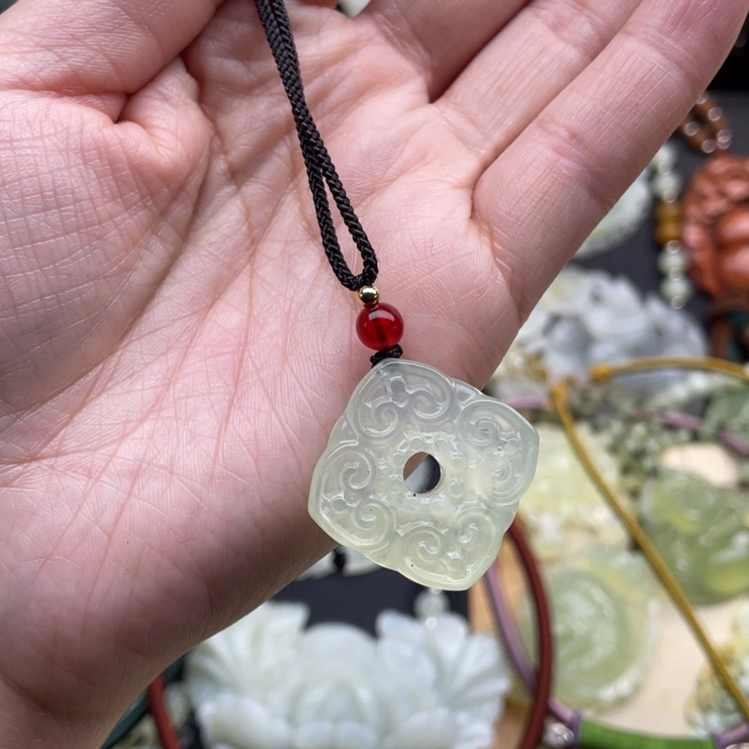 蛇纹石玉颈饰未镶嵌