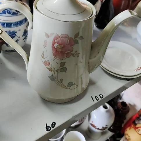 瓷片盘，沙锅，瓷片，瓶，碗，各种沙锅，摆件，