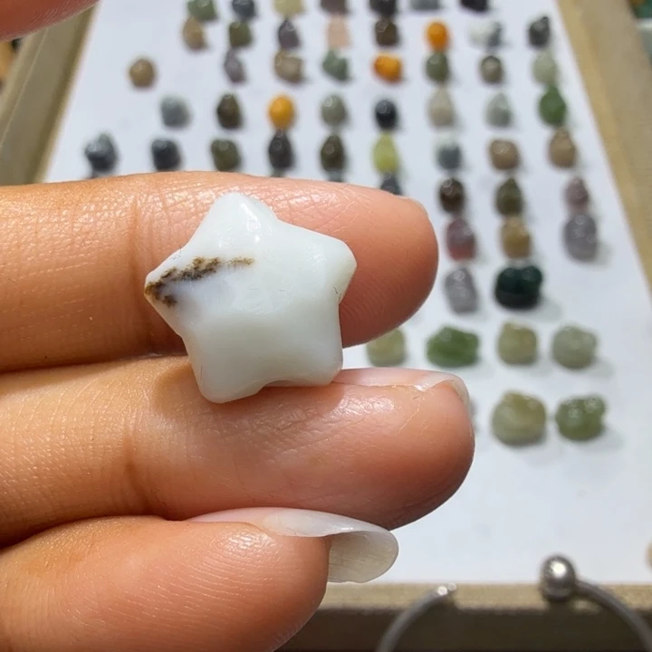 和田玉未镶嵌珠宝奇石