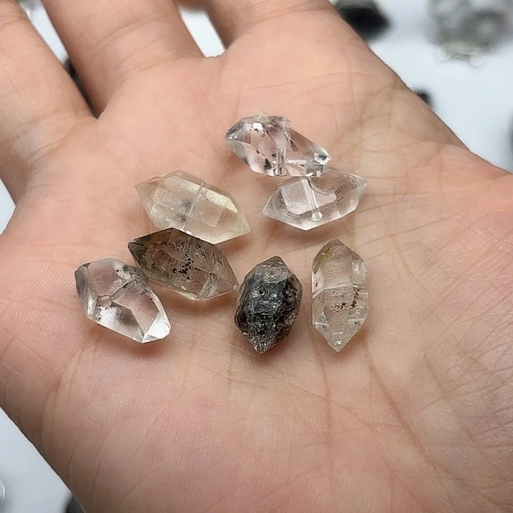 颈饰未镶嵌水晶7颗闪灵钻（已打