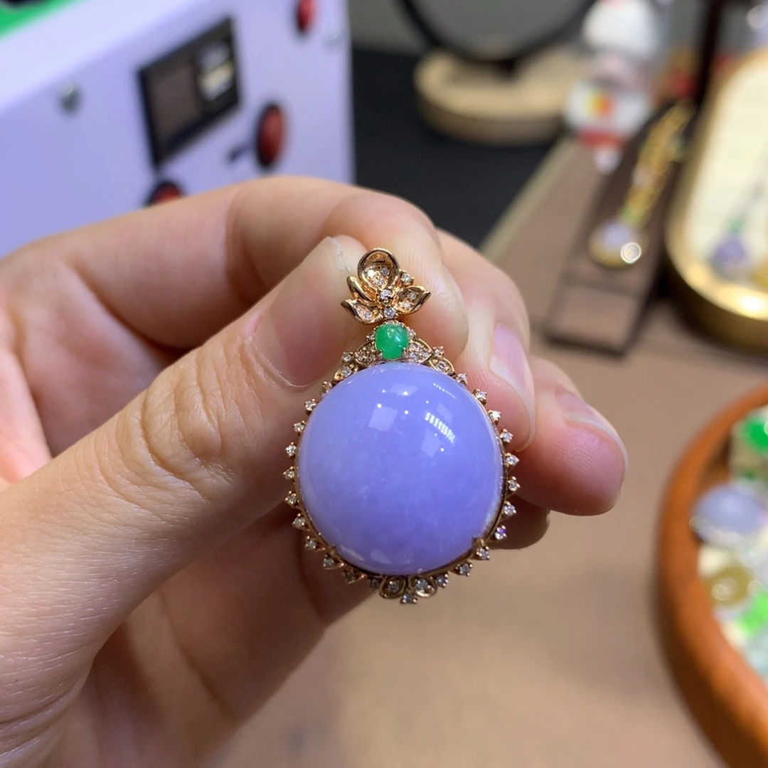 翡翠18K金镶嵌颈饰翡翠