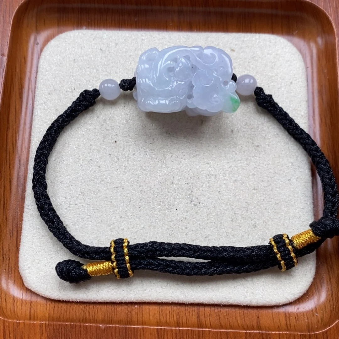 翡翠未镶嵌颈饰霸王貔貅