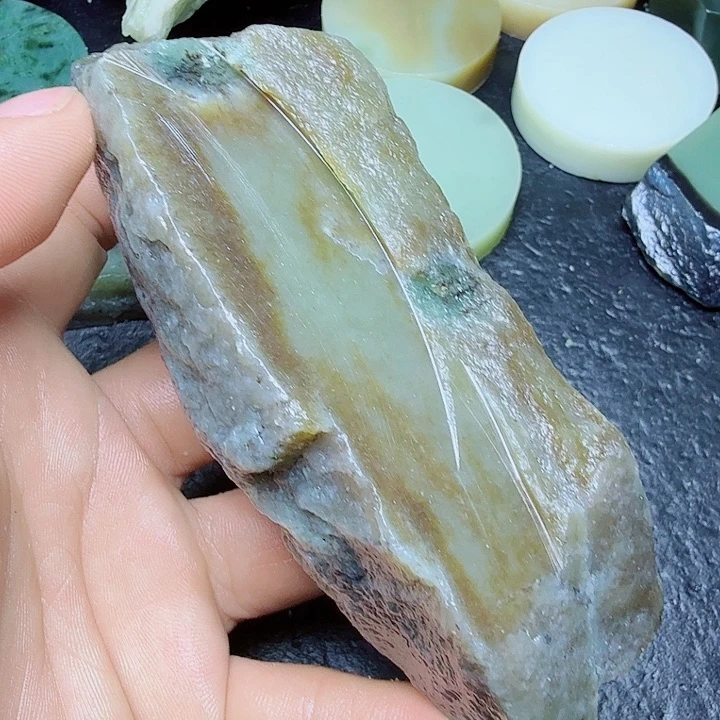 和田玉（糖玉）未镶嵌珠宝奇石