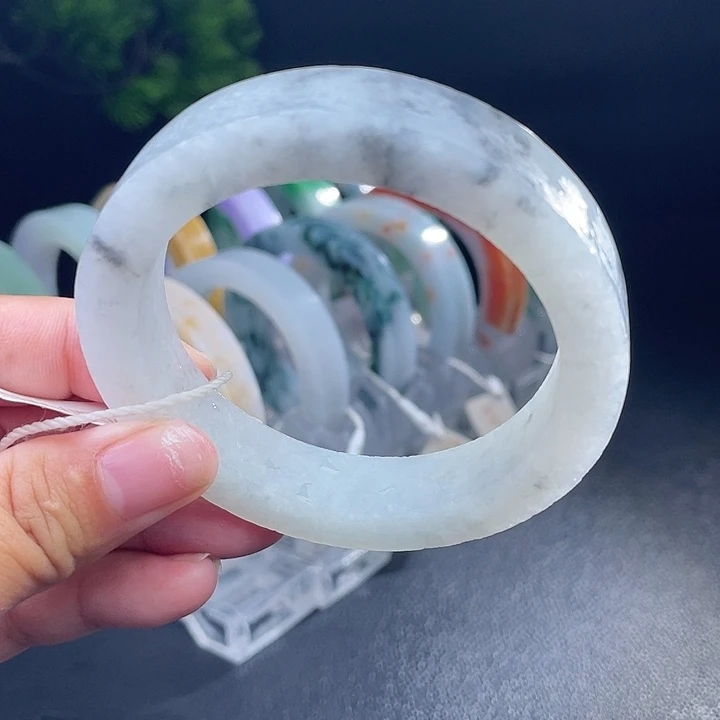 定制翡翠未镶嵌翡翠手镯