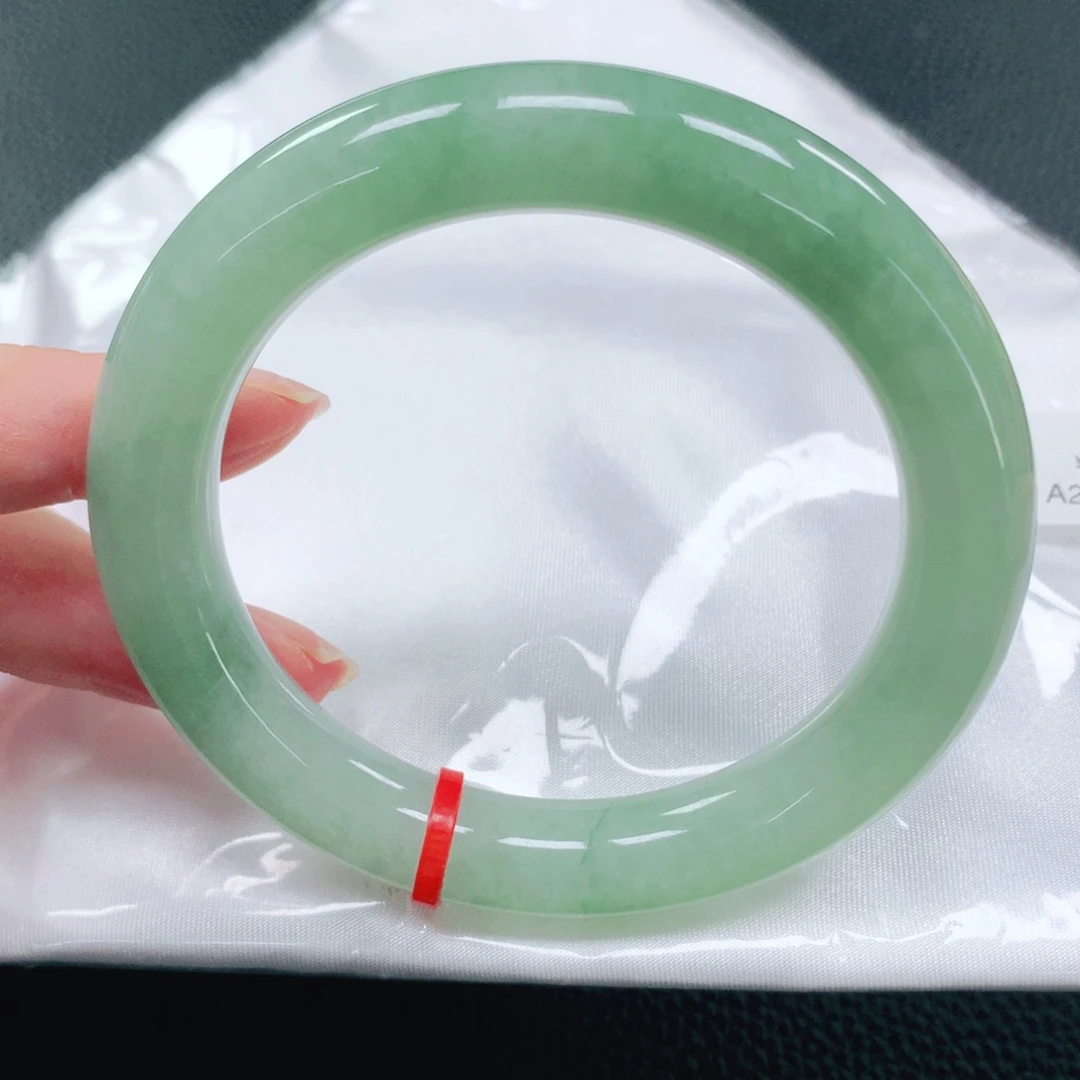 翡翠手镯未镶嵌57圈