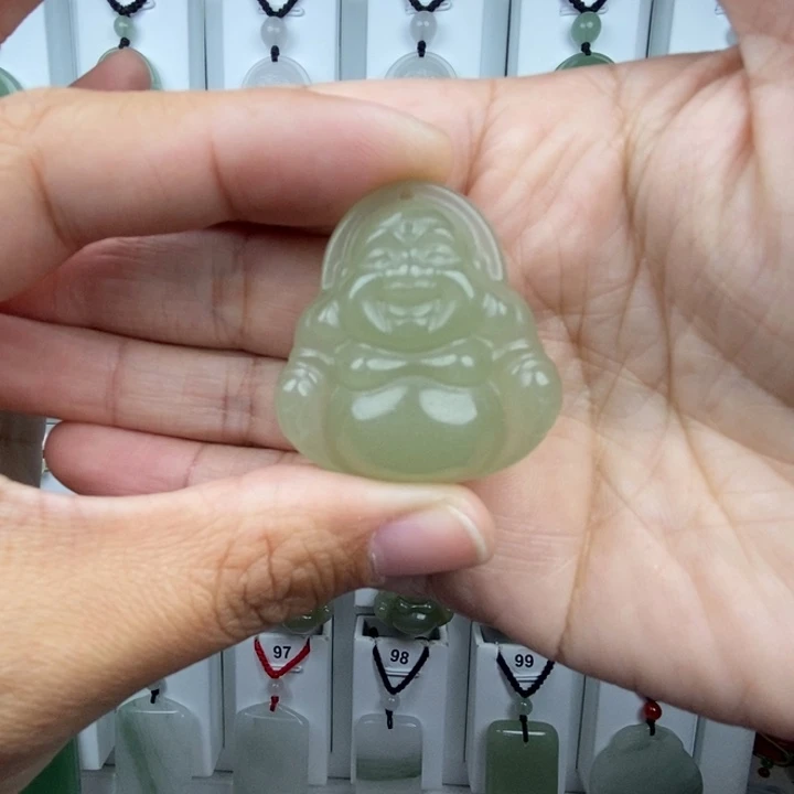 静***雨石英质玉未镶嵌颈饰