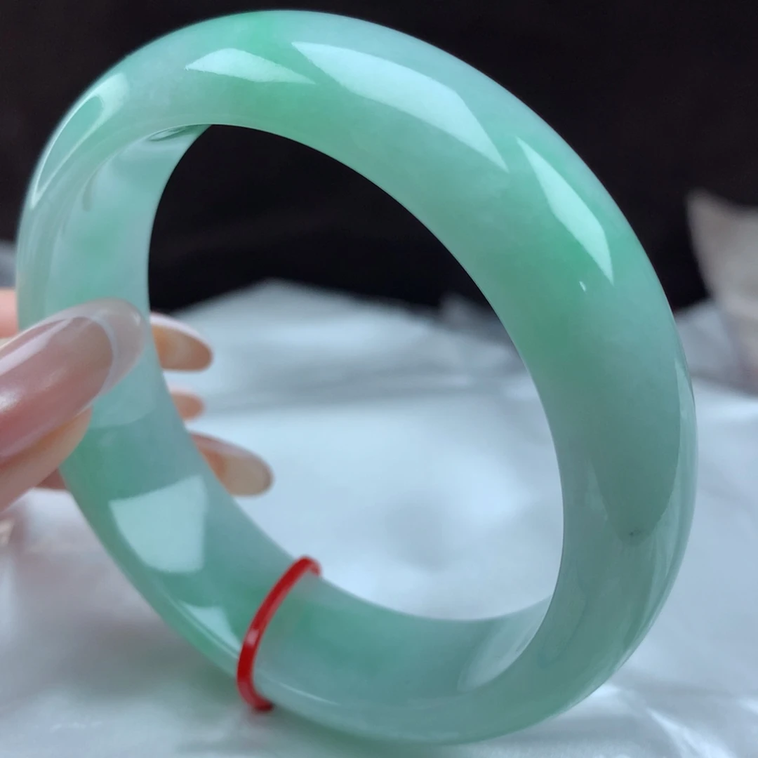 翡翠手镯未镶嵌8011，