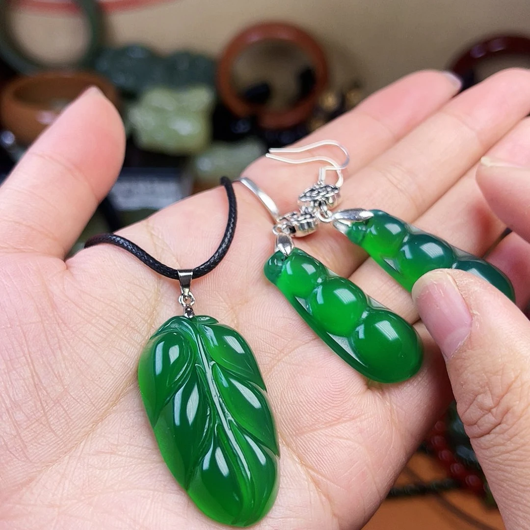 未镶嵌蛇纹石玉颈饰