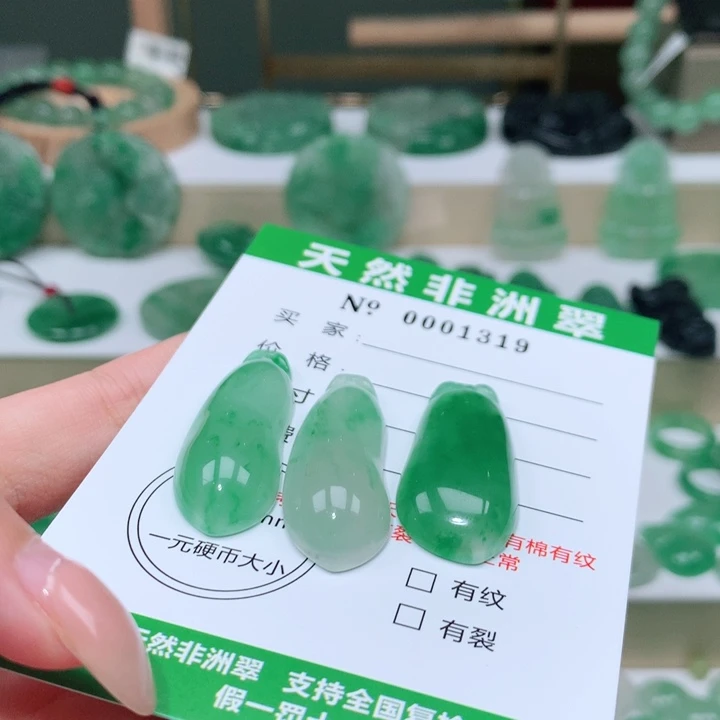 颈饰未镶嵌石英质玉B****猪