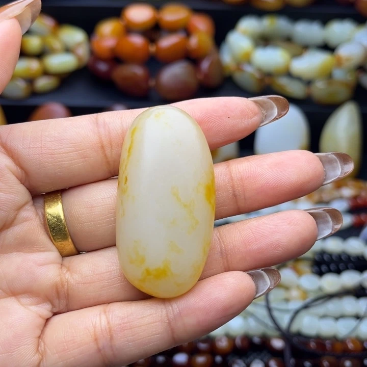 建***国和田玉未镶嵌手链